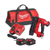 Gunna Tairní Milwaukee M18FN18GS-502X 18V Breosla Díreach Dara Socrú le 2x Ceallraí 5.0Ah